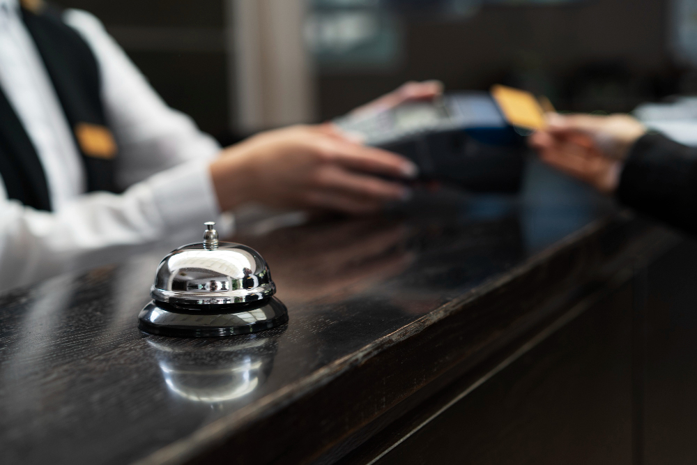 Consiste nella possibilità di addebbitare il conto del ristorante alla camera scelta.